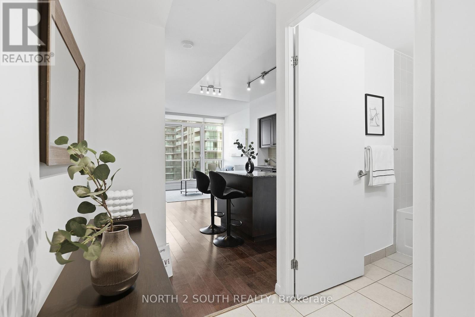 712 - 215 Fort York Boulevard, Toronto (Waterfront Communities), Ontario  M5V 4A2 - Photo 12 - C12874940