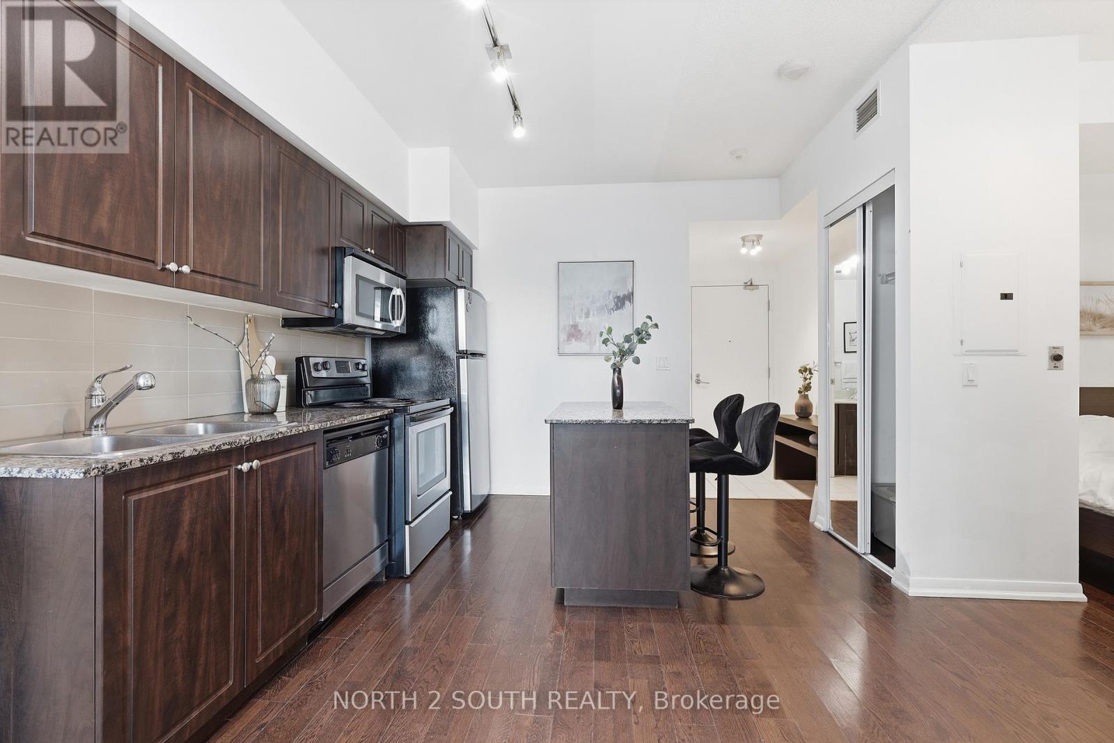 712 - 215 Fort York Boulevard, Toronto (Waterfront Communities), Ontario  M5V 4A2 - Photo 4 - C12874940