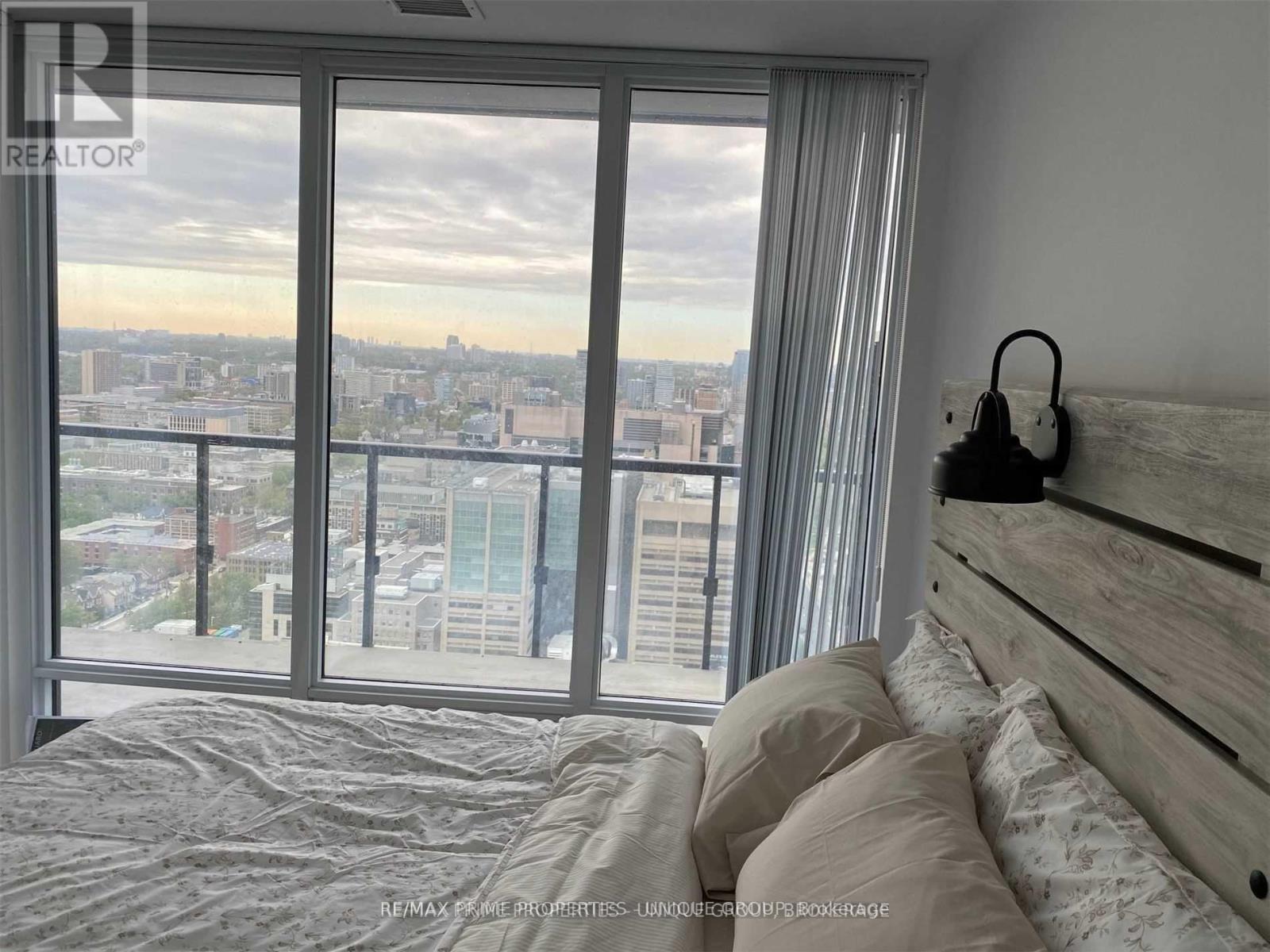 2916 - 488 University Avenue, Toronto (University), Ontario  M5G 0C1 - Photo 2 - C12875044