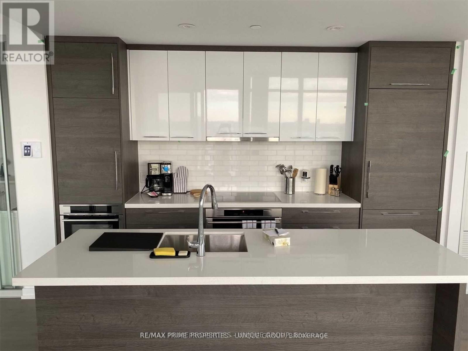 2916 - 488 University Avenue, Toronto (University), Ontario  M5G 0C1 - Photo 3 - C12875044