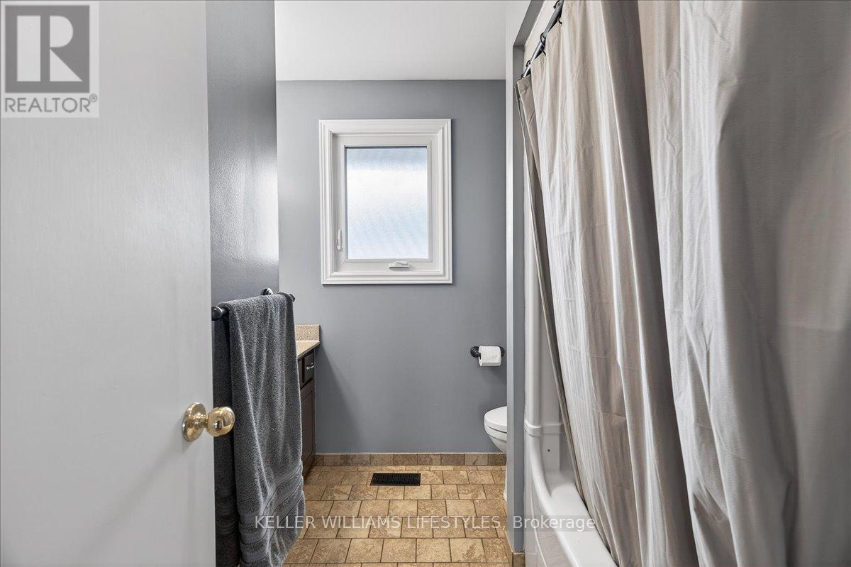 404 Ontario Street, Warwick, Ontario  N0M 2S0 - Photo 12 - X12874810