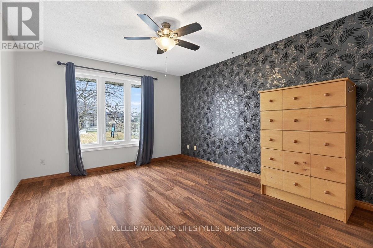 404 Ontario Street, Warwick, Ontario  N0M 2S0 - Photo 14 - X12874810