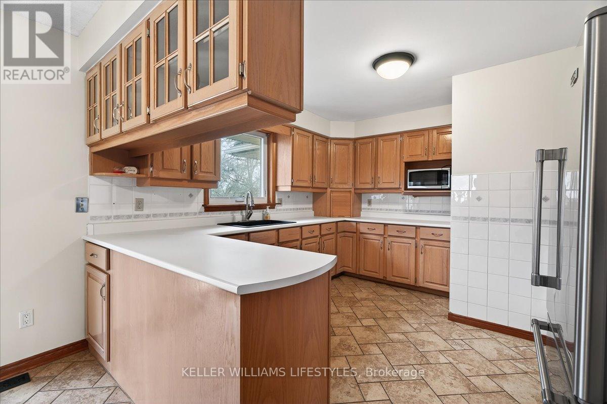 404 Ontario Street, Warwick, Ontario  N0M 2S0 - Photo 18 - X12874810