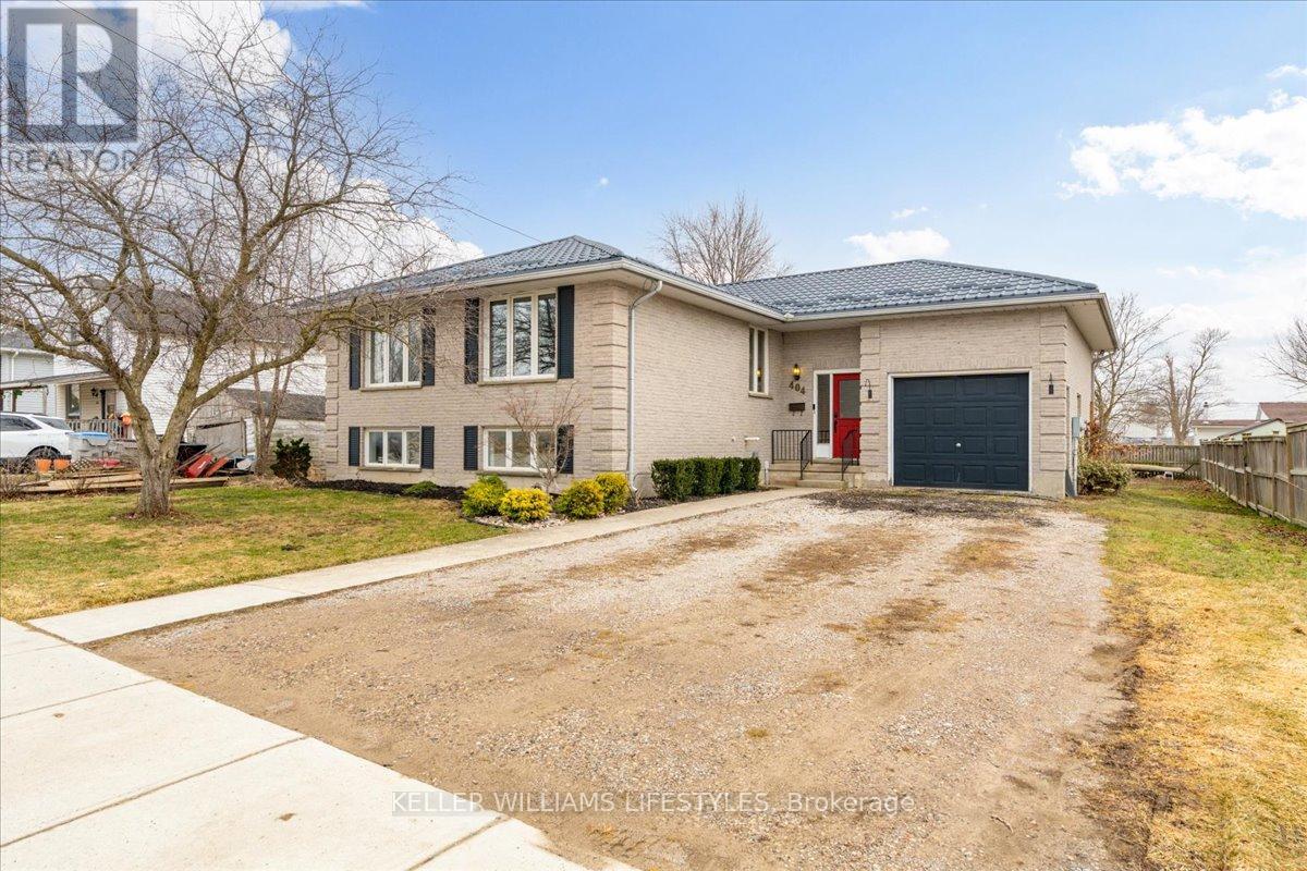 404 Ontario Street, Warwick, Ontario  N0M 2S0 - Photo 2 - X12874810