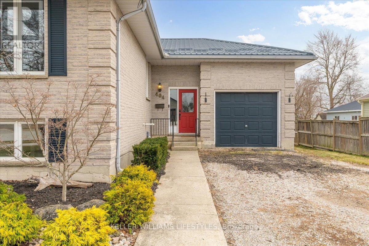 404 Ontario Street, Warwick, Ontario  N0M 2S0 - Photo 3 - X12874810