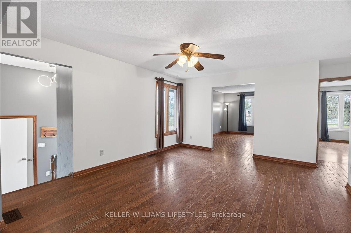 404 Ontario Street, Warwick, Ontario  N0M 2S0 - Photo 5 - X12874810