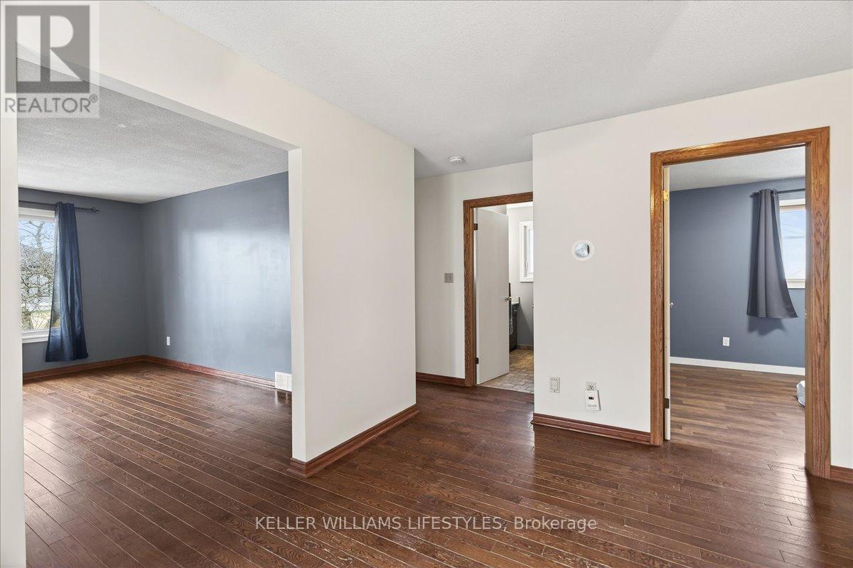 404 Ontario Street, Warwick, Ontario  N0M 2S0 - Photo 7 - X12874810