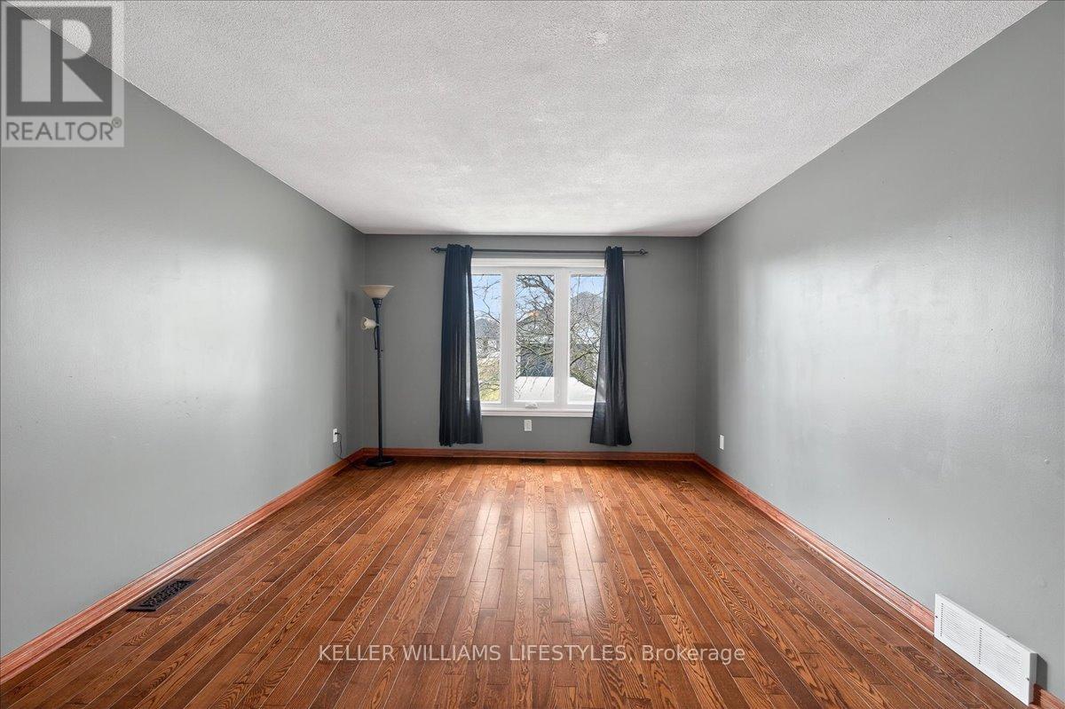 404 Ontario Street, Warwick, Ontario  N0M 2S0 - Photo 8 - X12874810