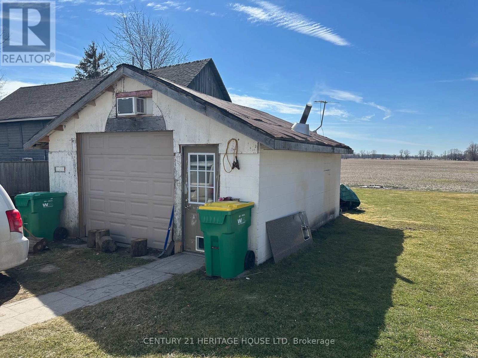 22703 Thames Road, Southwest Middlesex, Ontario  N0L 1A0 - Photo 5 - X12874964