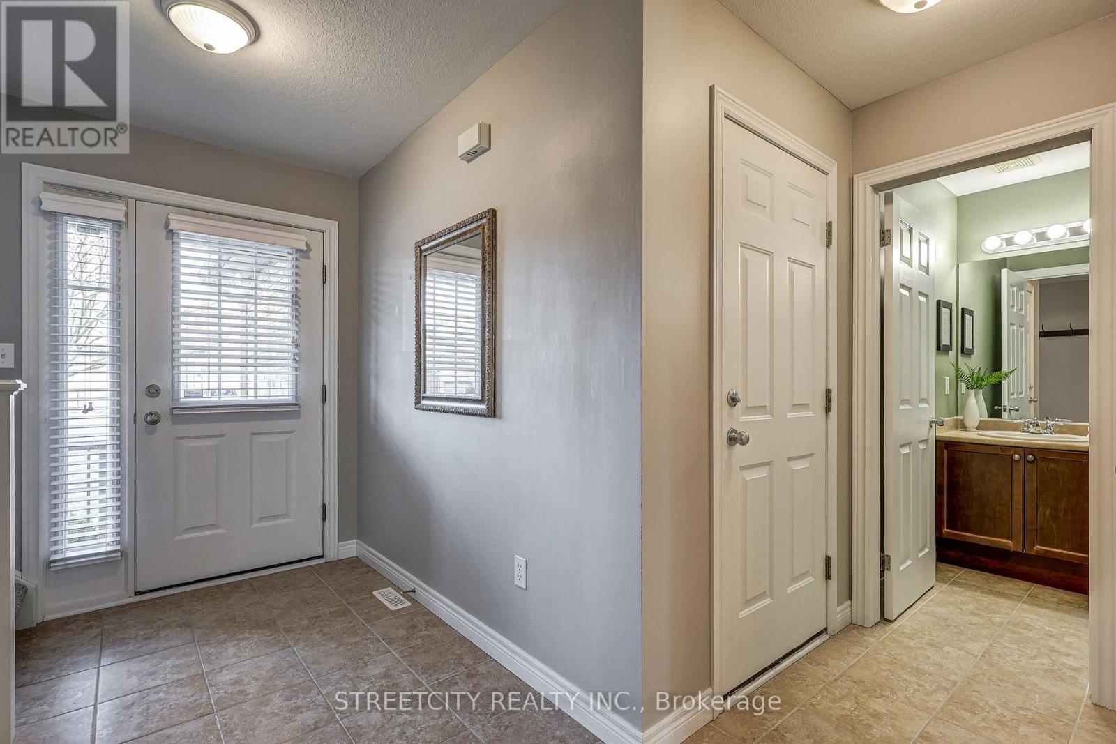 872 Bradshaw Crescent, London North, Ontario  N5X 0B6 - Photo 5 - X12875066