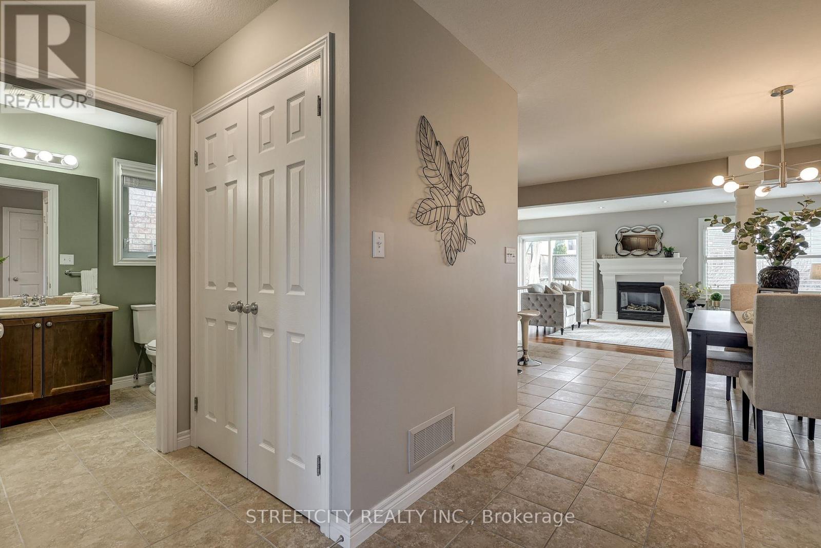 872 Bradshaw Crescent, London North, Ontario  N5X 0B6 - Photo 7 - X12875066