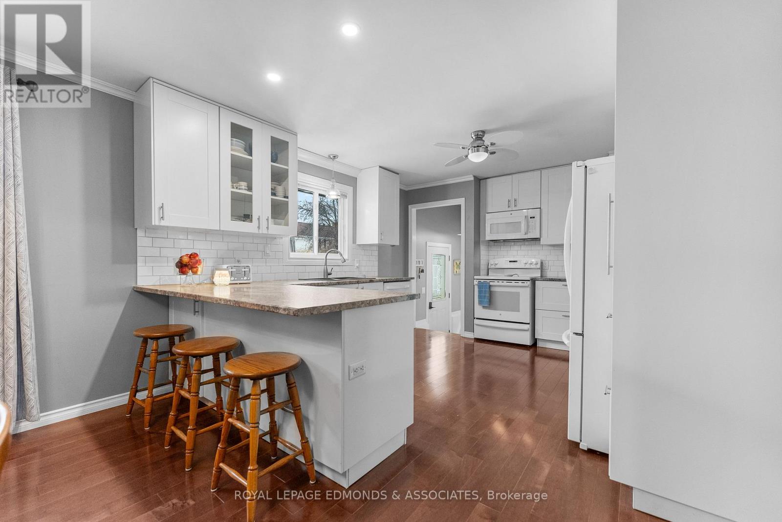 94 Oak Street W, Laurentian Valley, Ontario  K8A 7R3 - Photo 11 - X12875128