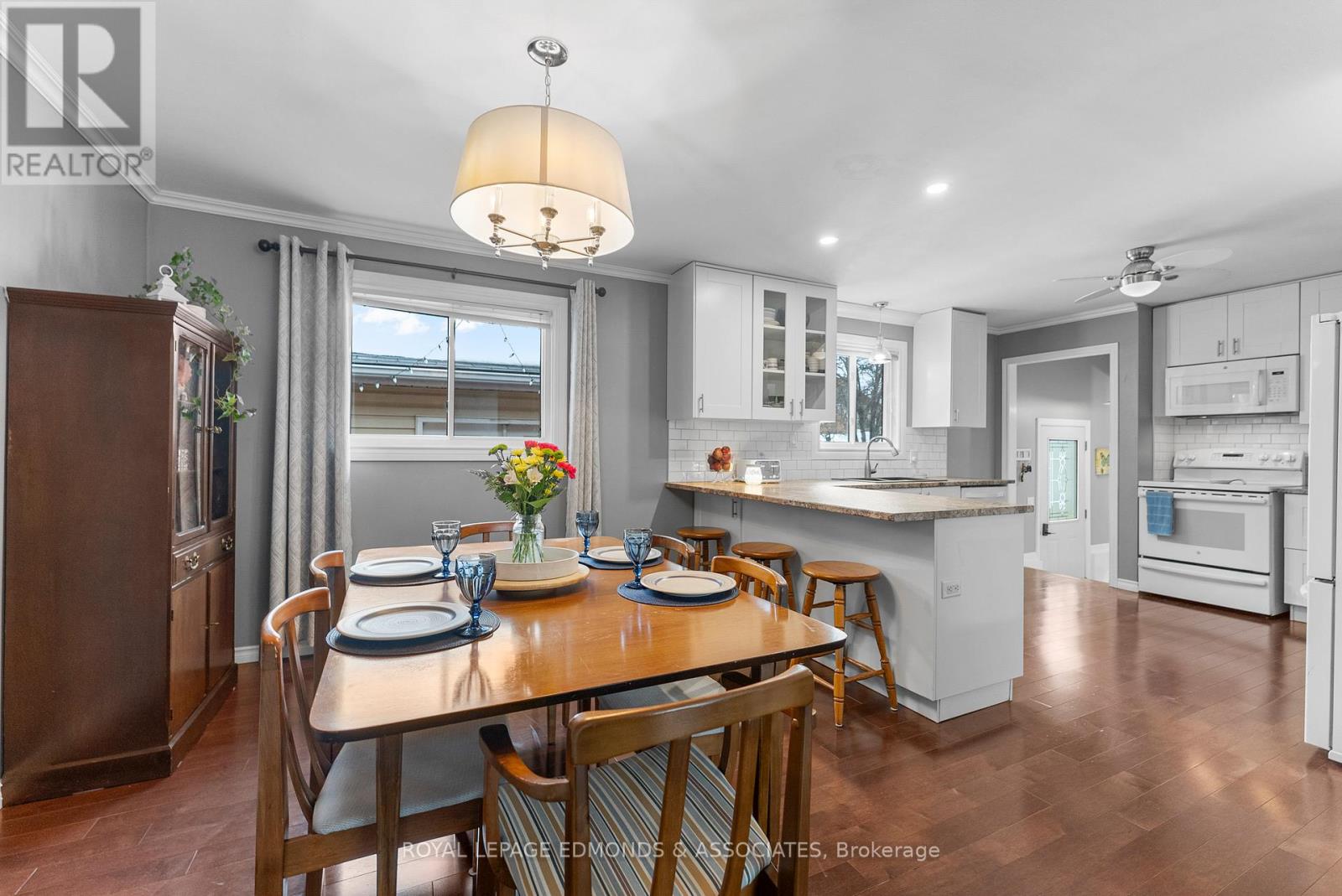 94 Oak Street W, Laurentian Valley, Ontario  K8A 7R3 - Photo 15 - X12875128