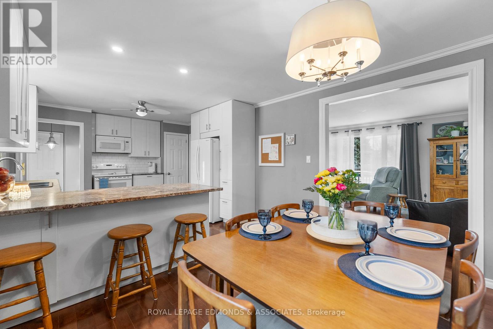 94 Oak Street W, Laurentian Valley, Ontario  K8A 7R3 - Photo 16 - X12875128