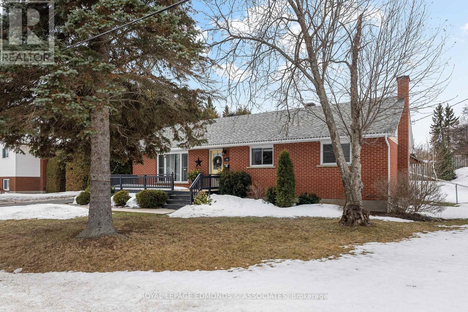 94 Oak Street W, Laurentian Valley, Ontario  K8A 7R3 - Photo 3 - X12875128