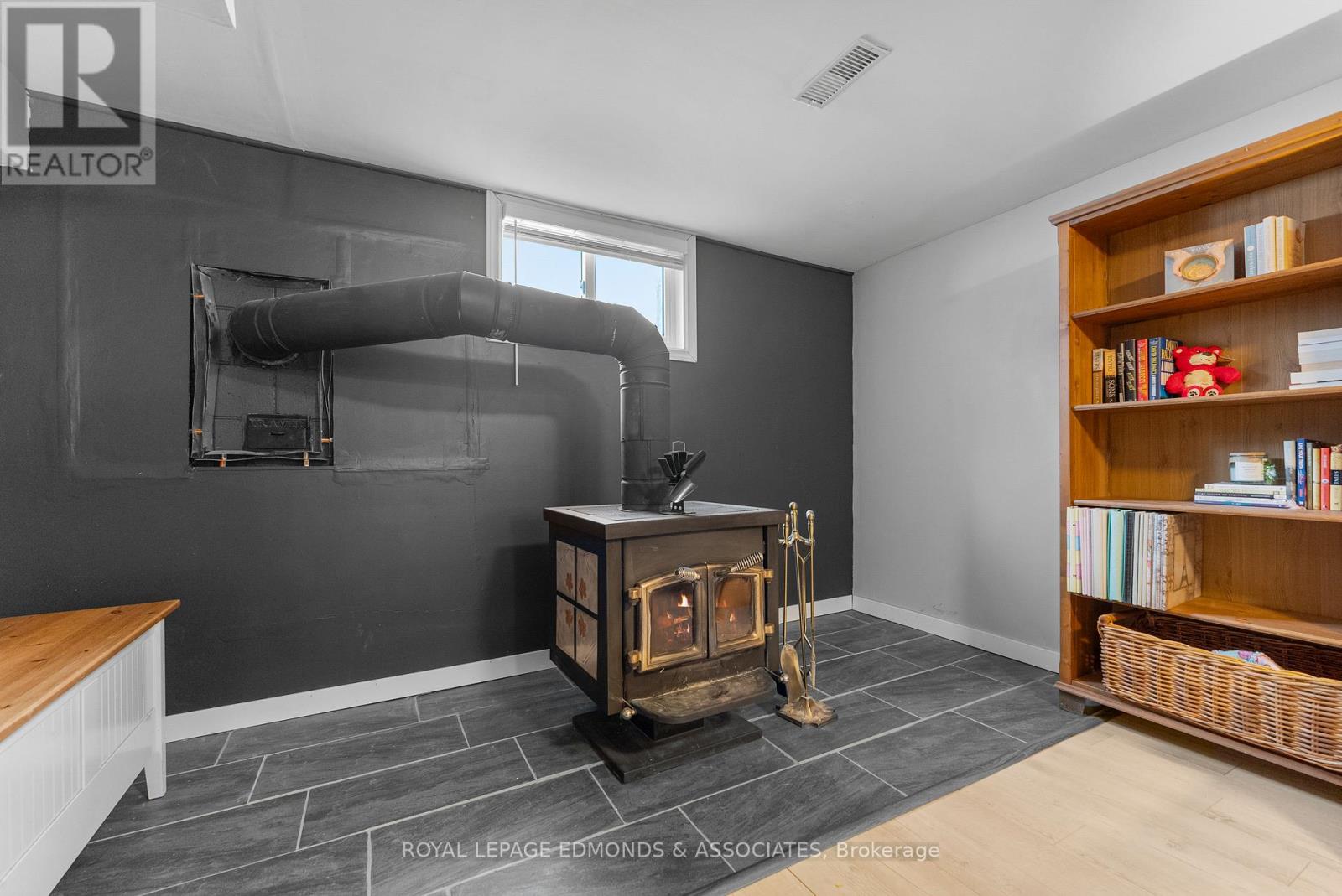 94 Oak Street W, Laurentian Valley, Ontario  K8A 7R3 - Photo 35 - X12875128