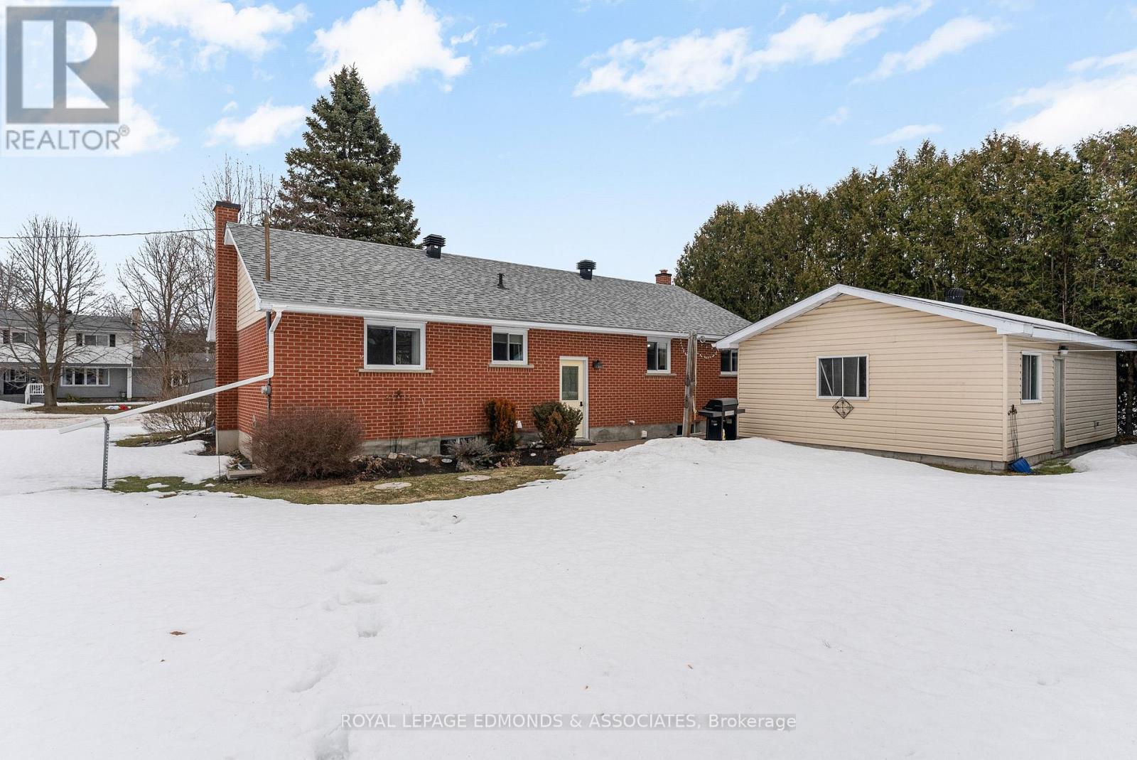 94 Oak Street W, Laurentian Valley, Ontario  K8A 7R3 - Photo 42 - X12875128