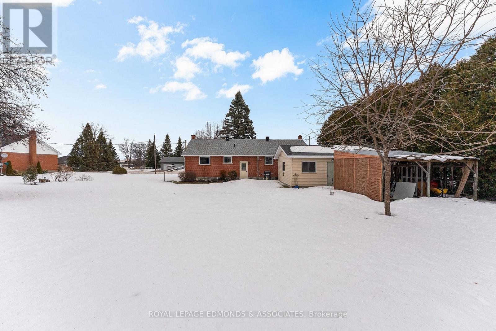 94 Oak Street W, Laurentian Valley, Ontario  K8A 7R3 - Photo 44 - X12875128