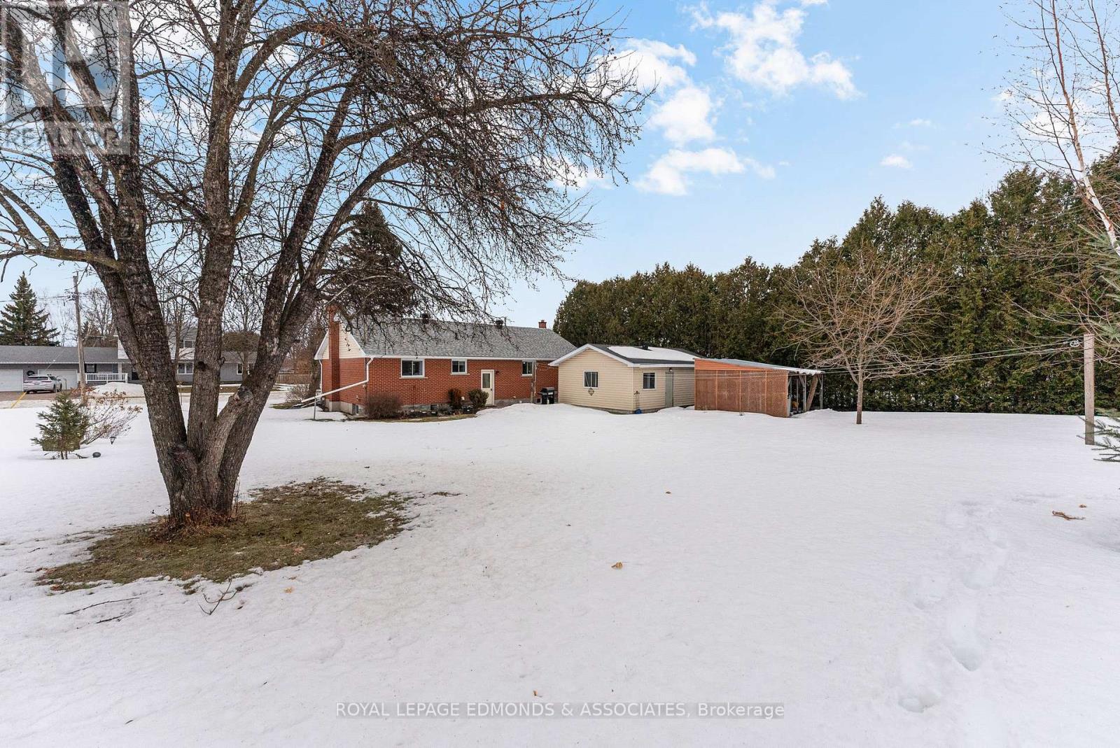 94 Oak Street W, Laurentian Valley, Ontario  K8A 7R3 - Photo 45 - X12875128