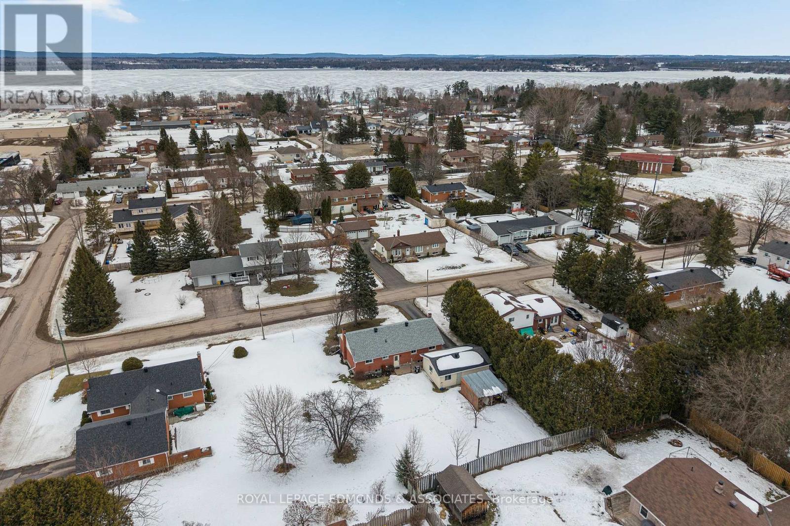 94 Oak Street W, Laurentian Valley, Ontario  K8A 7R3 - Photo 46 - X12875128