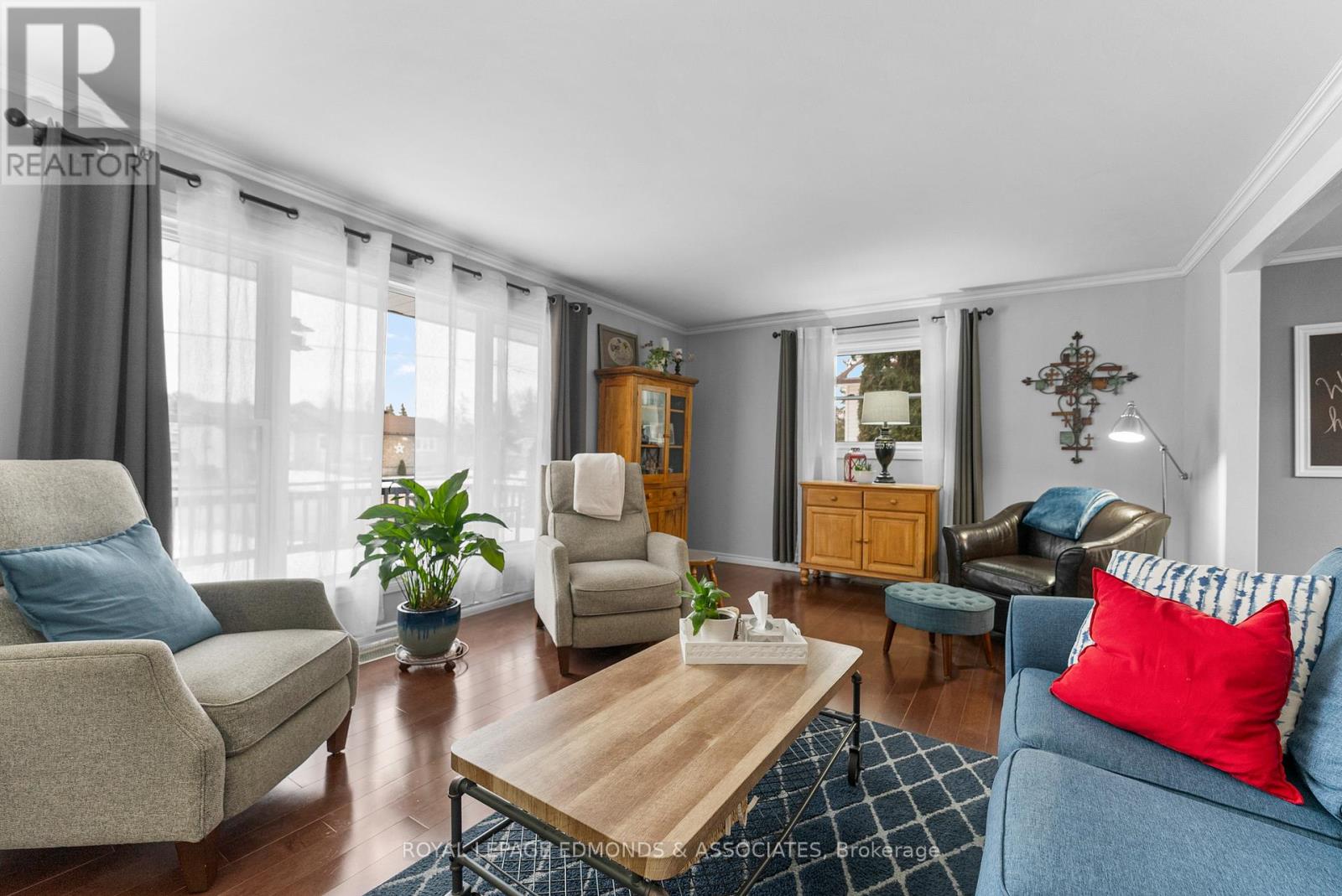 94 Oak Street W, Laurentian Valley, Ontario  K8A 7R3 - Photo 8 - X12875128