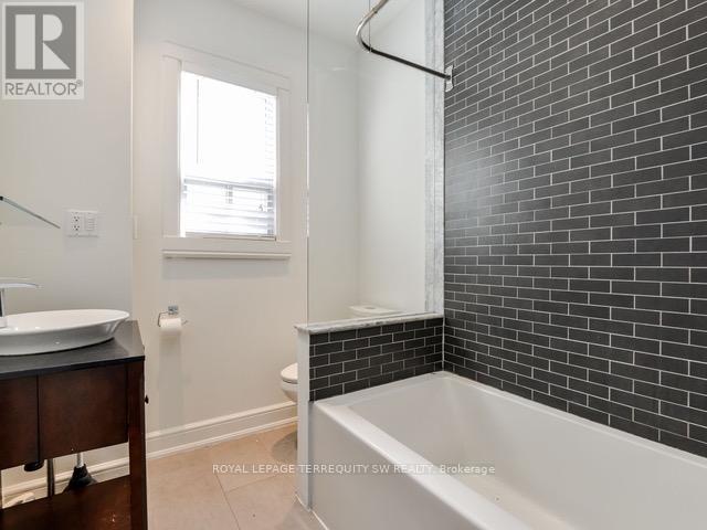 105 Barker Avenue, Toronto, Ontario  M4C 2N8 - Photo 25 - E12875030