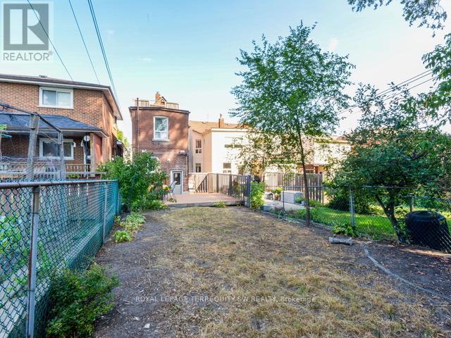 105 Barker Avenue, Toronto, Ontario  M4C 2N8 - Photo 42 - E12875030