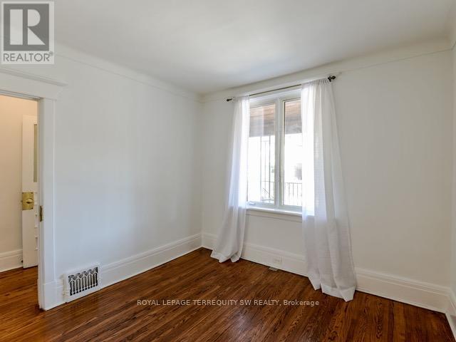 105 Barker Avenue, Toronto, Ontario  M4C 2N8 - Photo 5 - E12875030