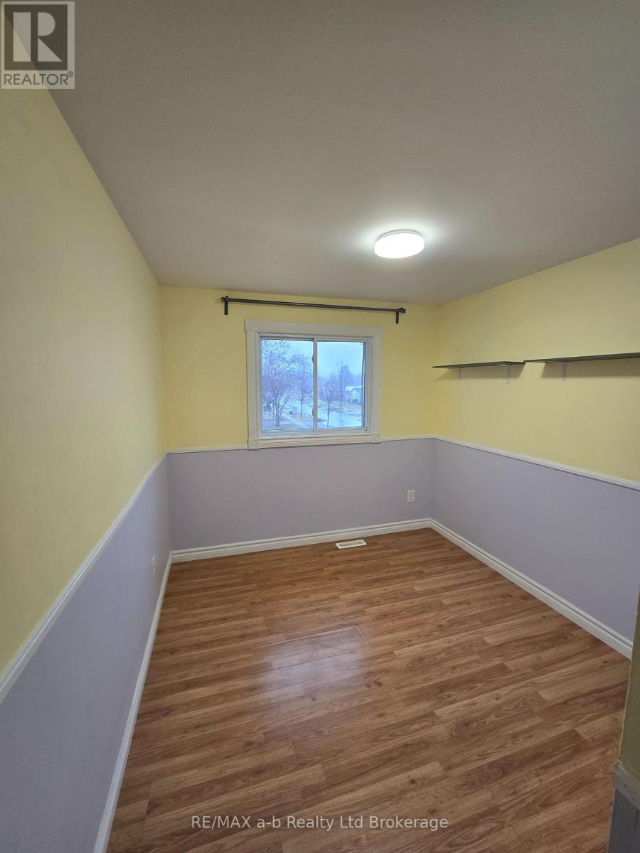 1073 Canfield Crescent, Woodstock (Woodstock - North), Ontario  N4S 8P3 - Photo 10 - X12875114