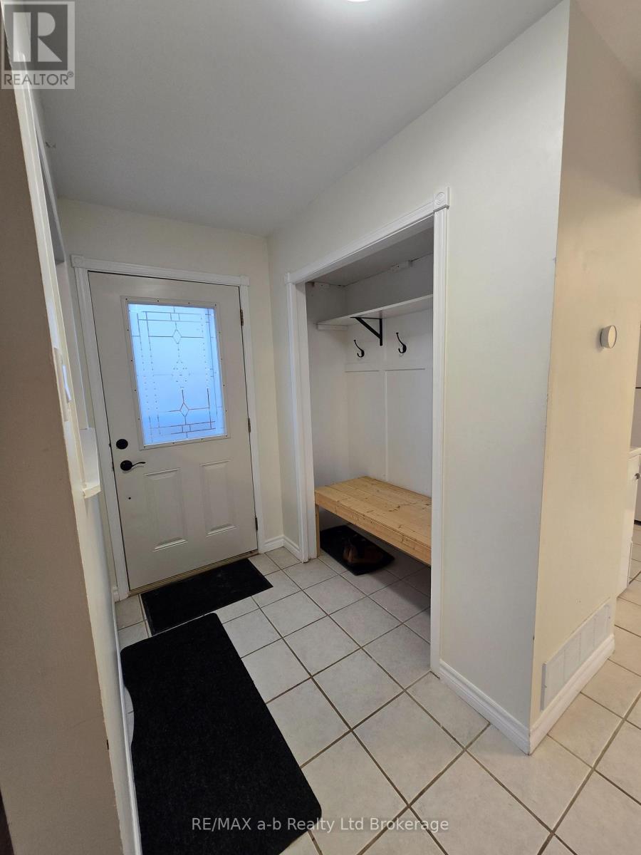 1073 Canfield Crescent, Woodstock (Woodstock - North), Ontario  N4S 8P3 - Photo 3 - X12875114