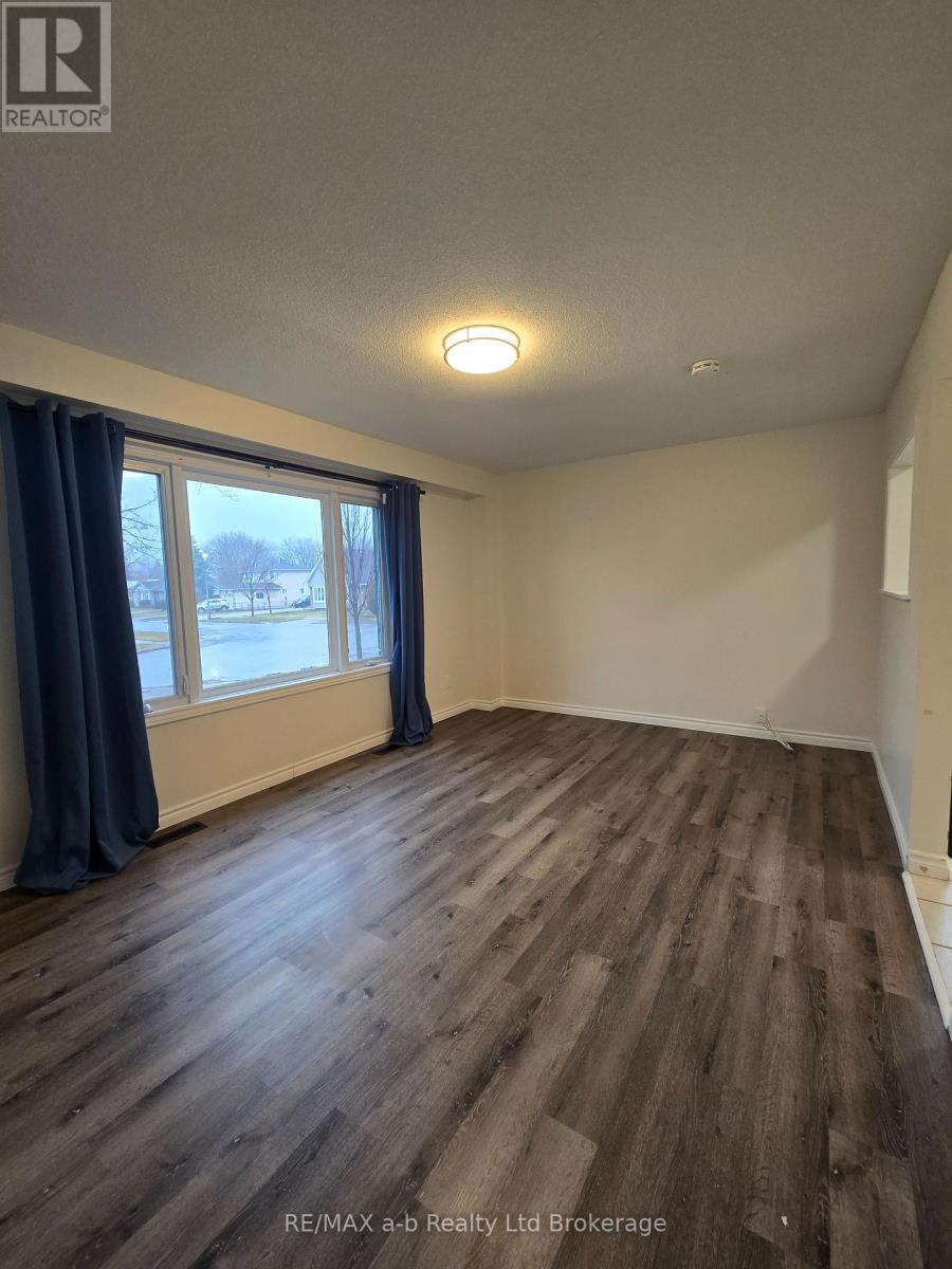 1073 Canfield Crescent, Woodstock (Woodstock - North), Ontario  N4S 8P3 - Photo 4 - X12875114