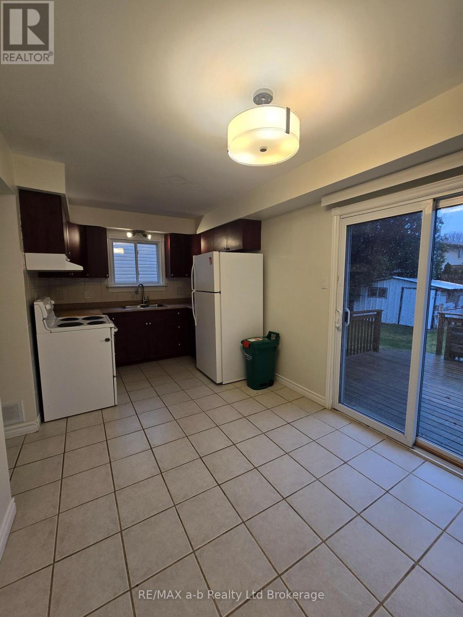 1073 Canfield Crescent, Woodstock (Woodstock - North), Ontario  N4S 8P3 - Photo 6 - X12875114