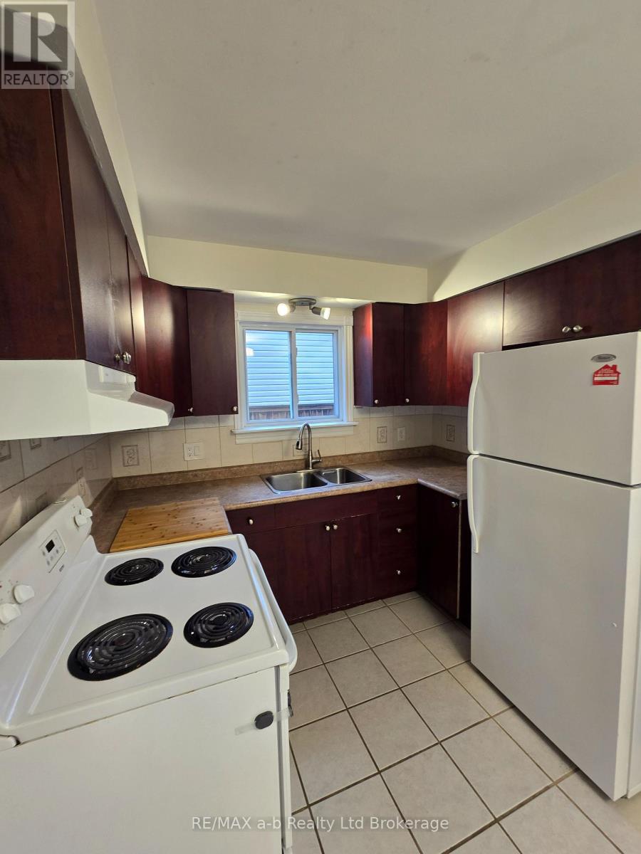 1073 Canfield Crescent, Woodstock (Woodstock - North), Ontario  N4S 8P3 - Photo 7 - X12875114