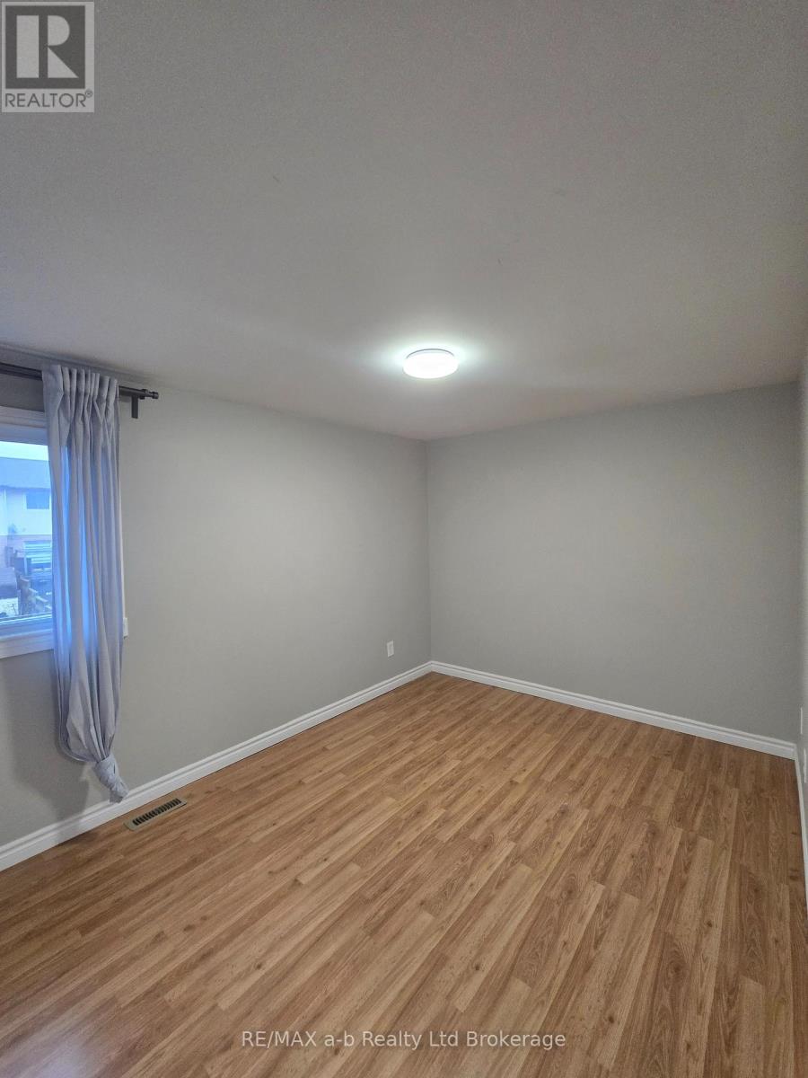 1073 Canfield Crescent, Woodstock (Woodstock - North), Ontario  N4S 8P3 - Photo 8 - X12875114