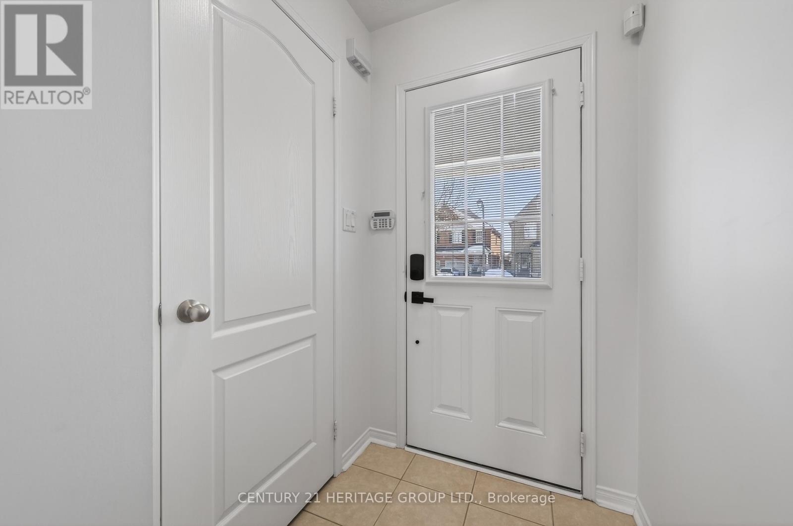 44 Acorn Lane, Bradford West Gwillimbury (Bradford), Ontario  L3Z 0H6 - Photo 4 - N12874800