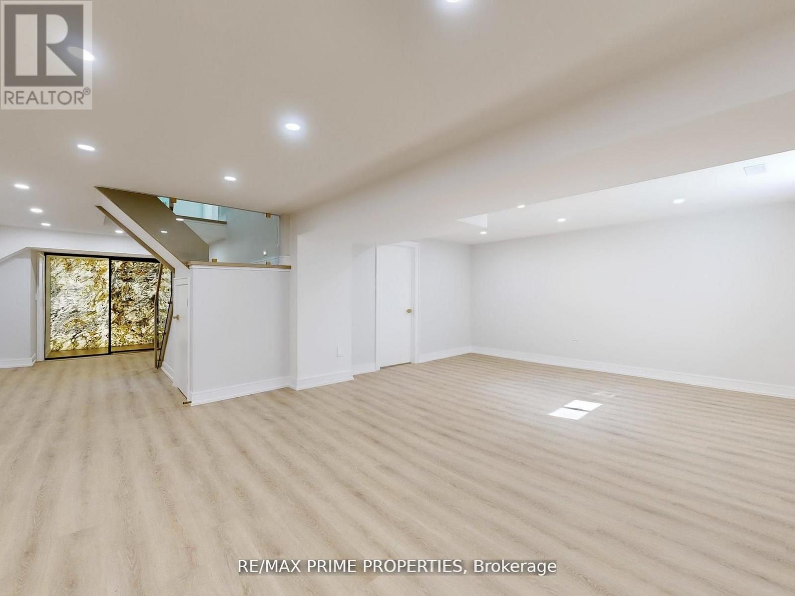 137 Old Surrey Lane, Richmond Hill, Ontario  L4C 6R9 - Photo 21 - N12874834