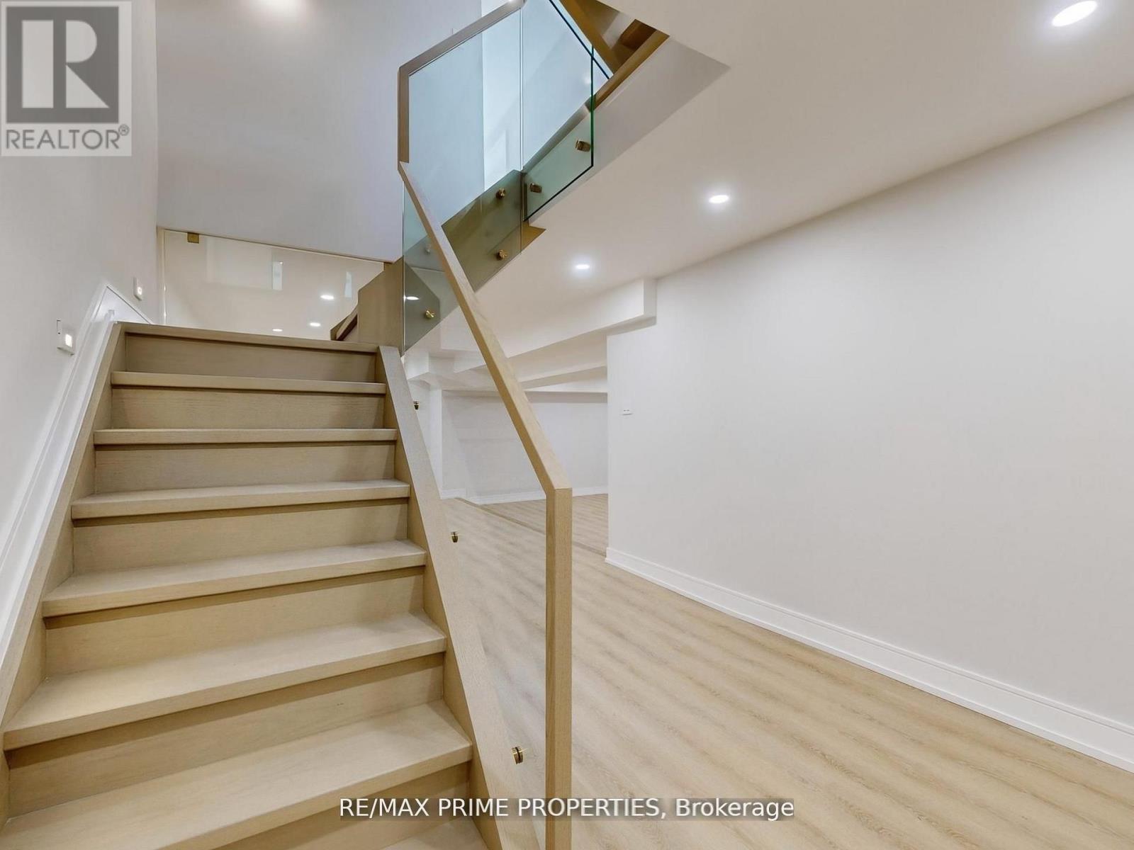 137 Old Surrey Lane, Richmond Hill, Ontario  L4C 6R9 - Photo 23 - N12874834