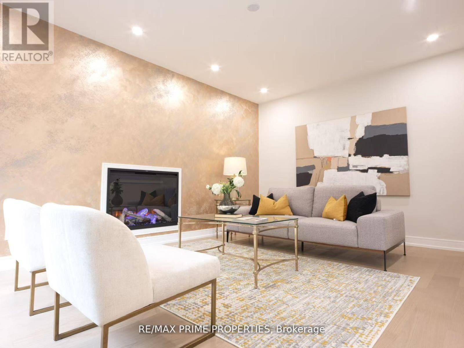 137 Old Surrey Lane, Richmond Hill, Ontario  L4C 6R9 - Photo 4 - N12874834