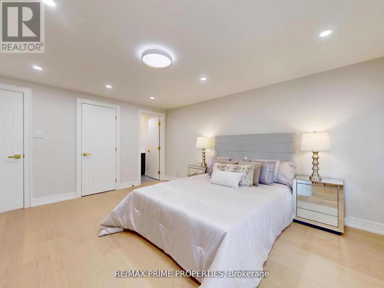 137 Old Surrey Lane, Richmond Hill, Ontario  L4C 6R9 - Photo 7 - N12874834