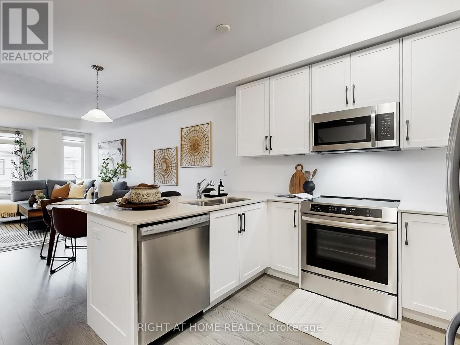 30 Paisley Drive, Bradford West Gwillimbury, Ontario  L3Y 0A3 - Photo 12 - N12874836