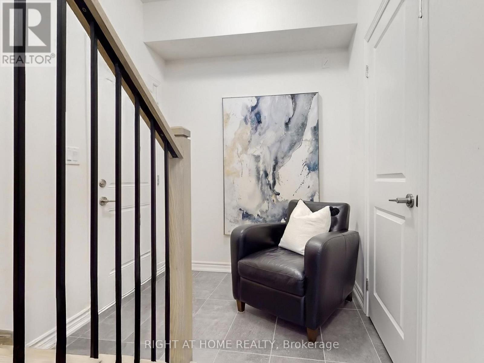 30 Paisley Drive, Bradford West Gwillimbury, Ontario  L3Y 0A3 - Photo 5 - N12874836