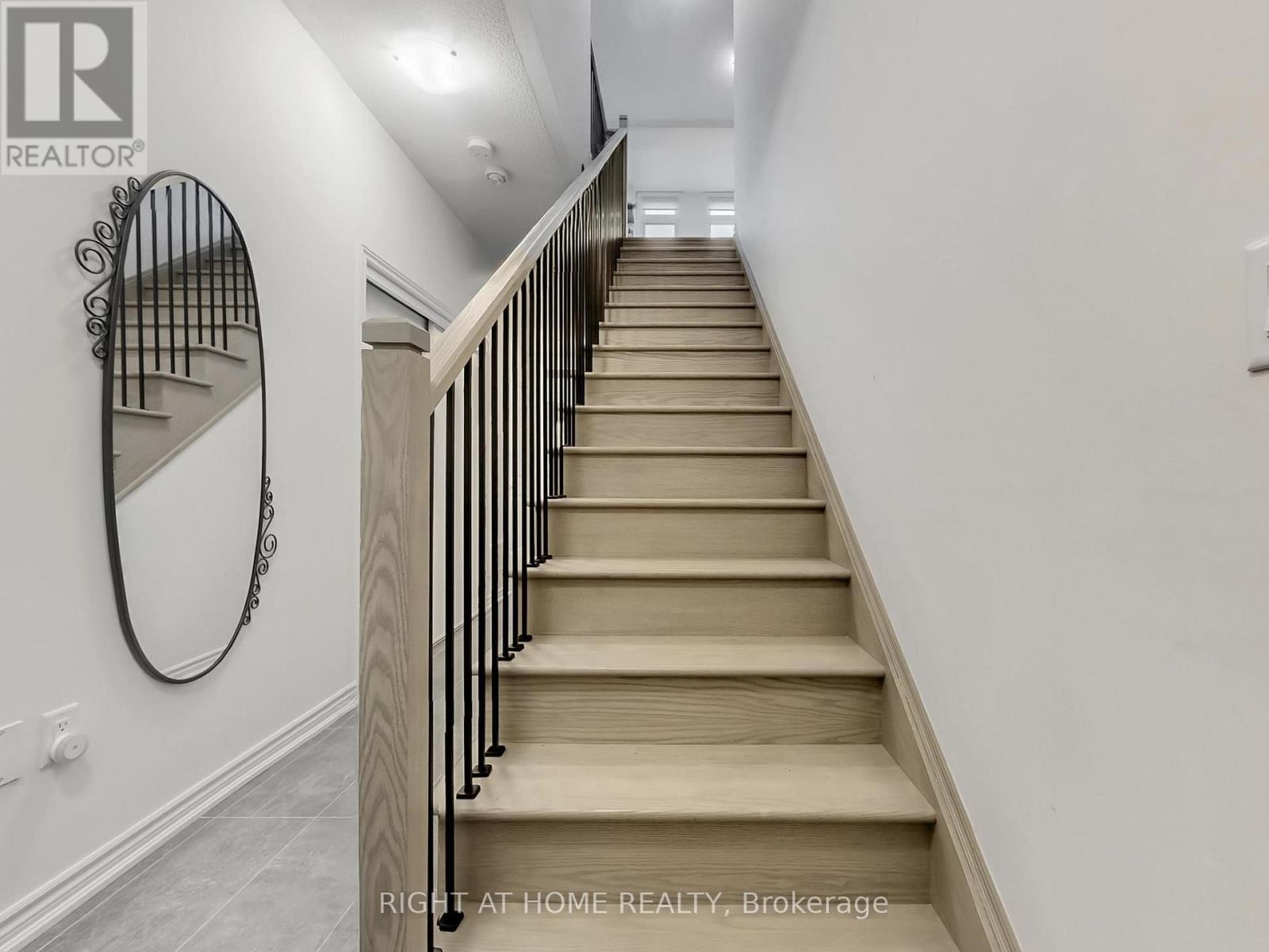 30 Paisley Drive, Bradford West Gwillimbury, Ontario  L3Y 0A3 - Photo 6 - N12874836