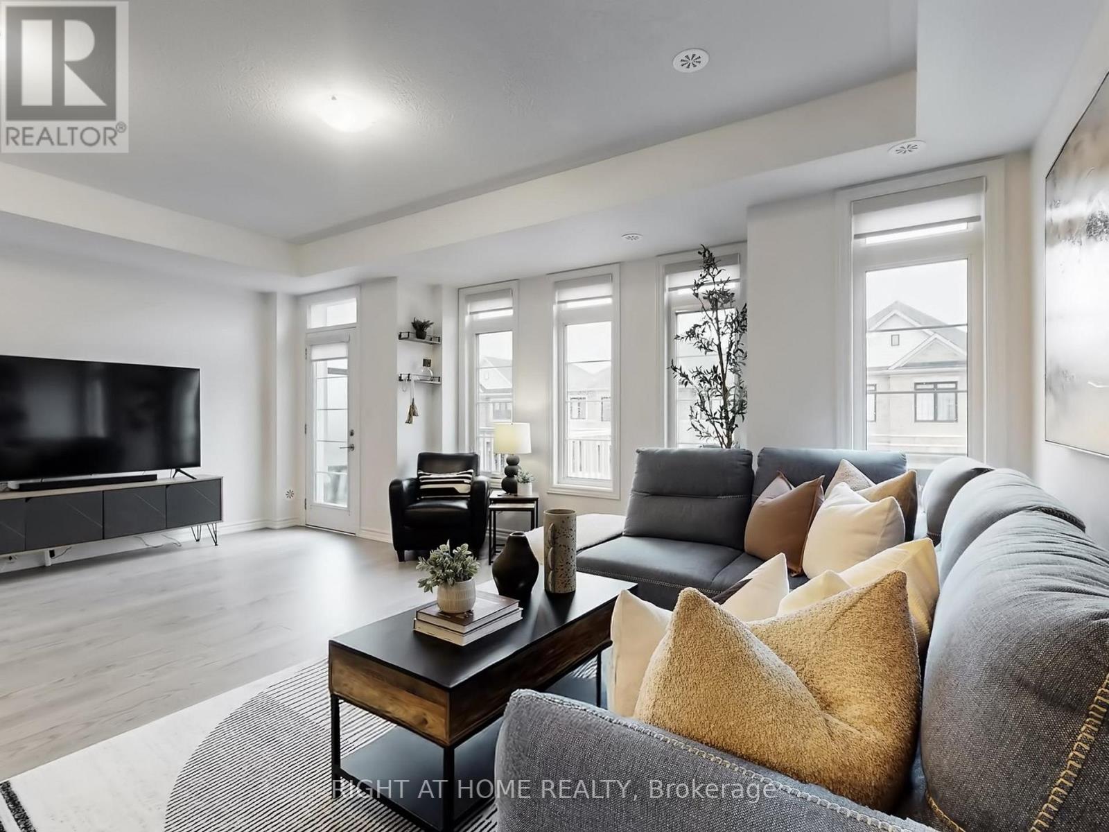 30 Paisley Drive, Bradford West Gwillimbury, Ontario  L3Y 0A3 - Photo 8 - N12874836