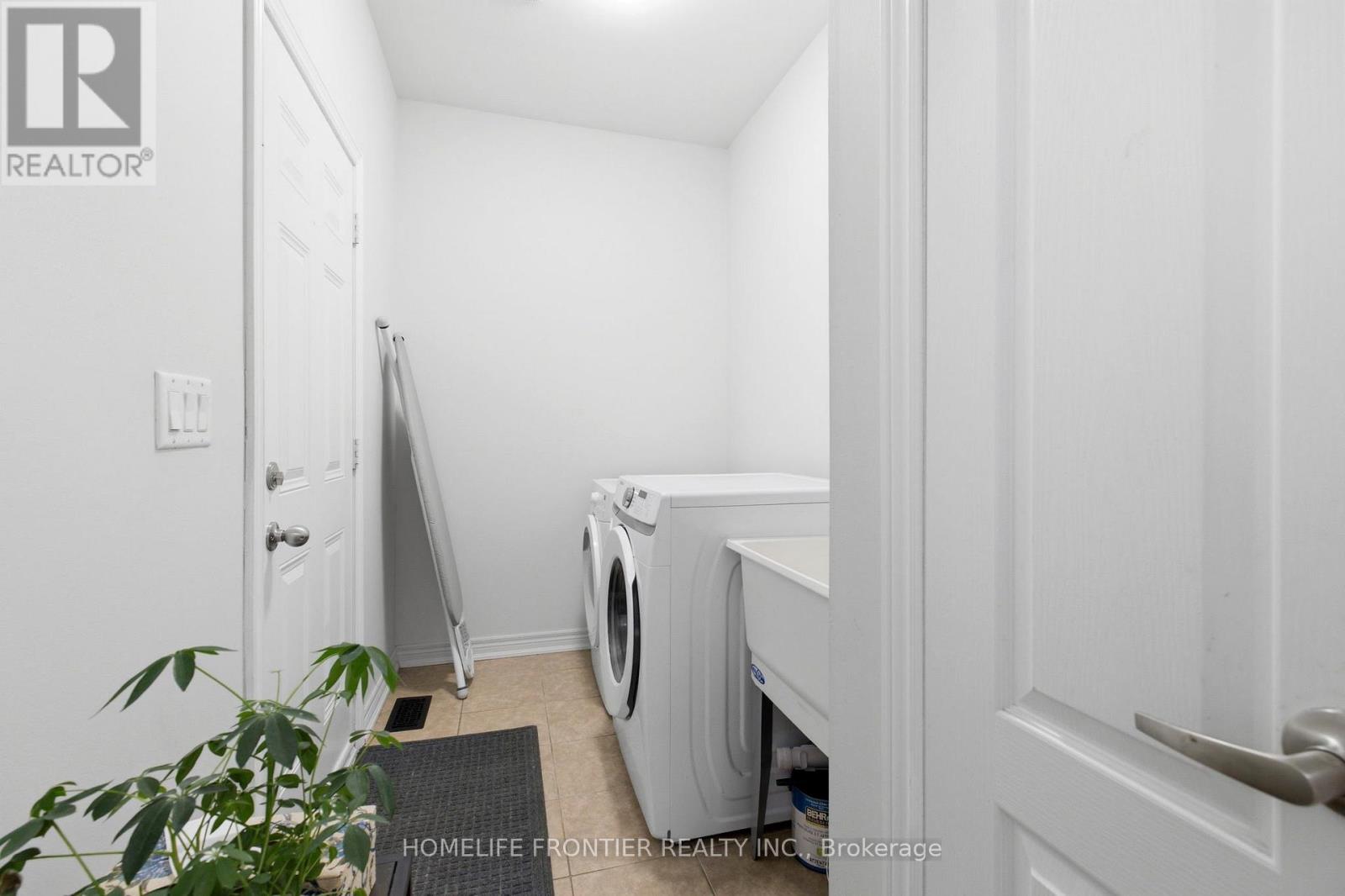 475 Kwapis Boulevard, Newmarket, Ontario  L3X 3K5 - Photo 17 - N12875088