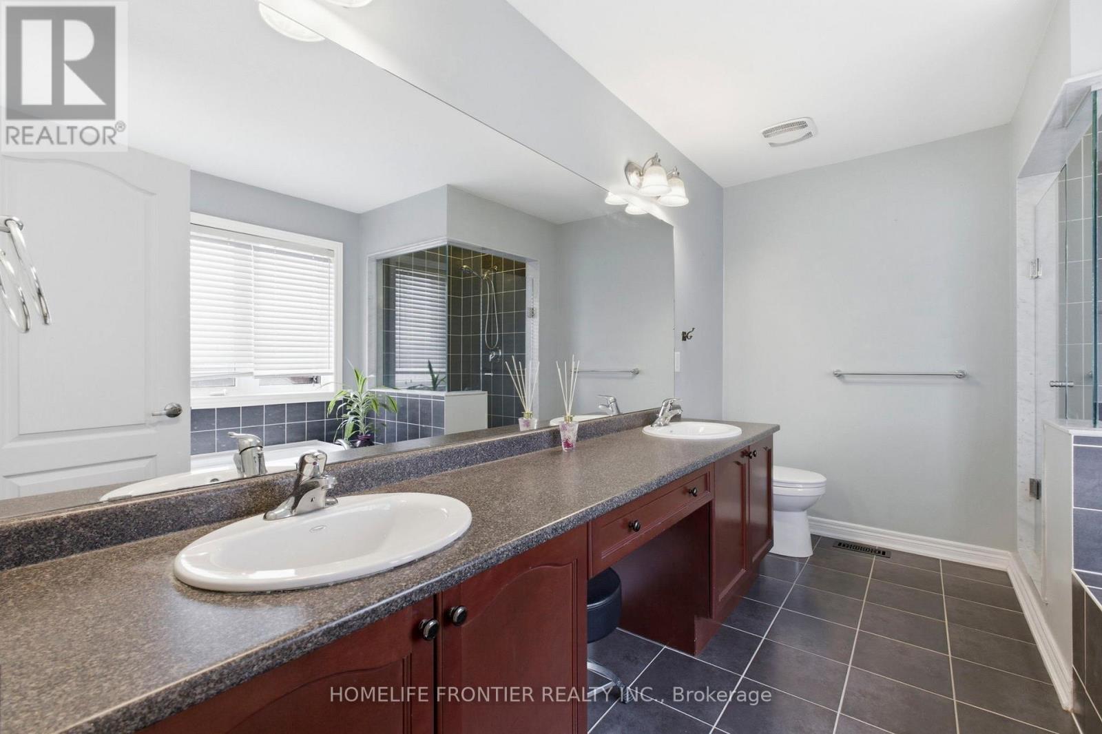 475 Kwapis Boulevard, Newmarket, Ontario  L3X 3K5 - Photo 22 - N12875088