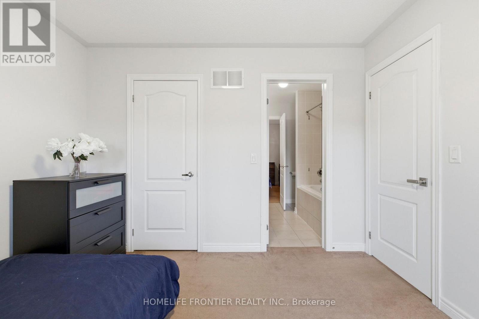 475 Kwapis Boulevard, Newmarket, Ontario  L3X 3K5 - Photo 31 - N12875088