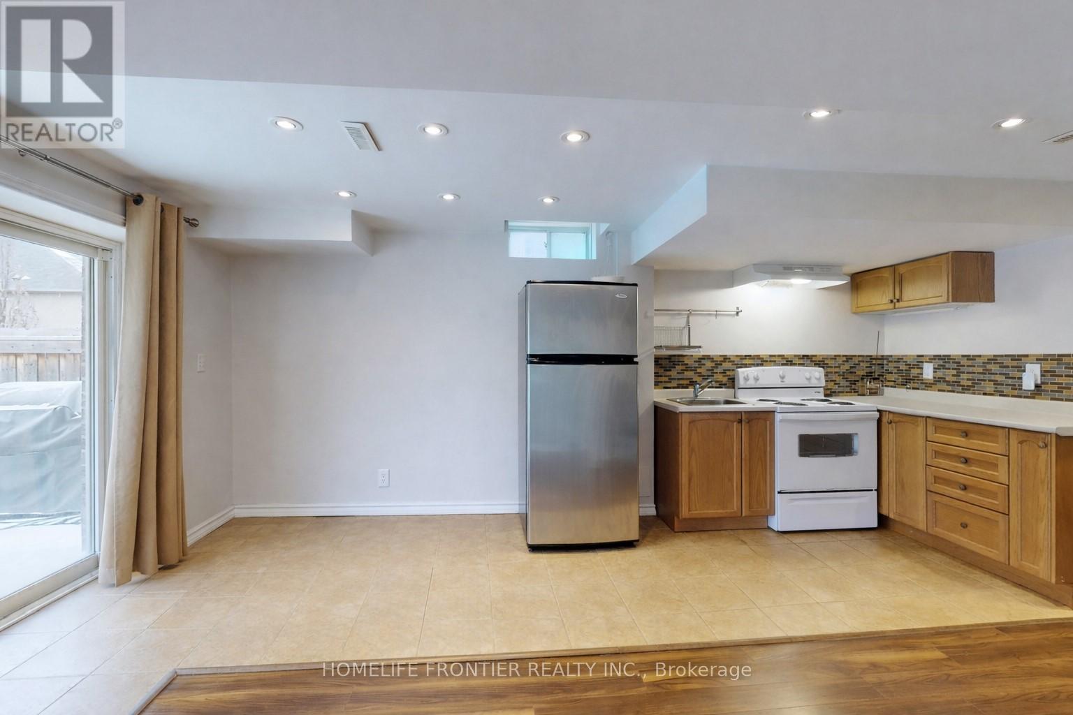 475 Kwapis Boulevard, Newmarket, Ontario  L3X 3K5 - Photo 36 - N12875088