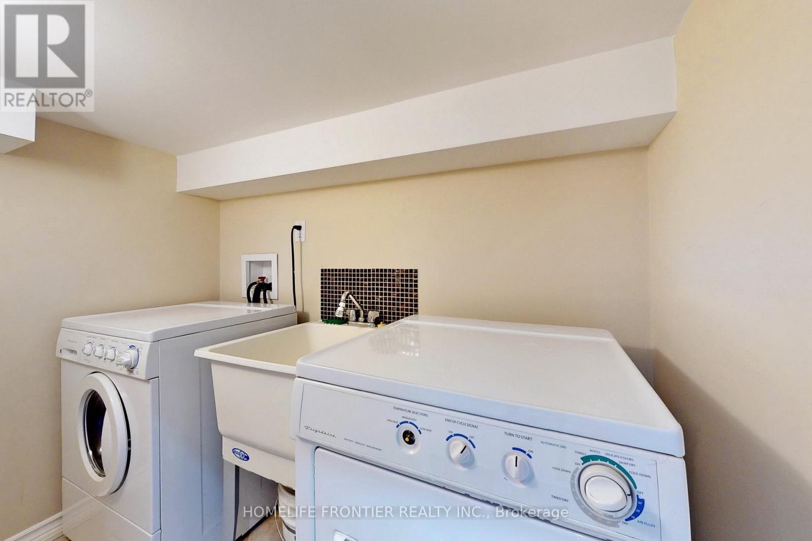 475 Kwapis Boulevard, Newmarket, Ontario  L3X 3K5 - Photo 45 - N12875088