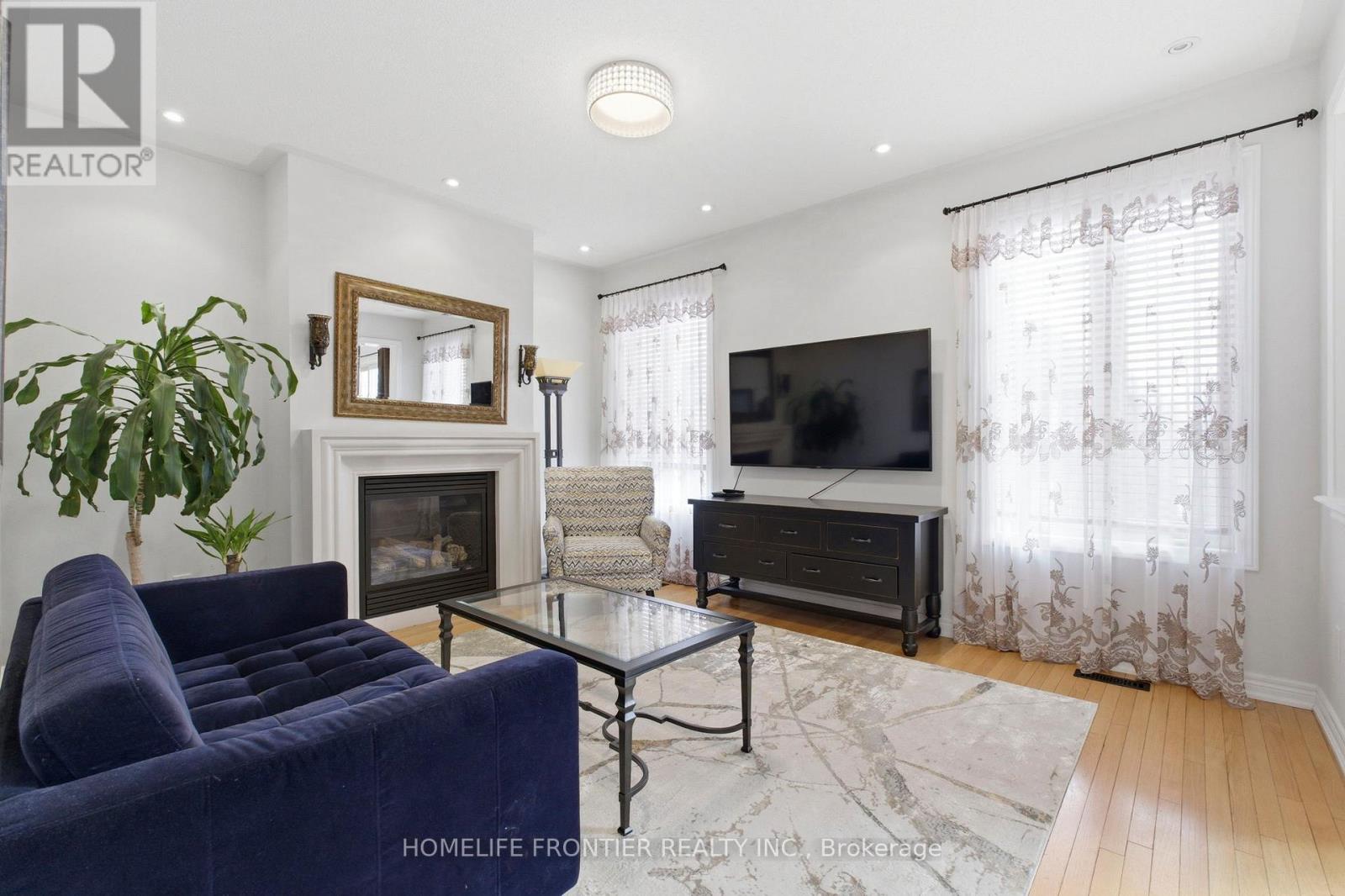 475 Kwapis Boulevard, Newmarket, Ontario  L3X 3K5 - Photo 7 - N12875088