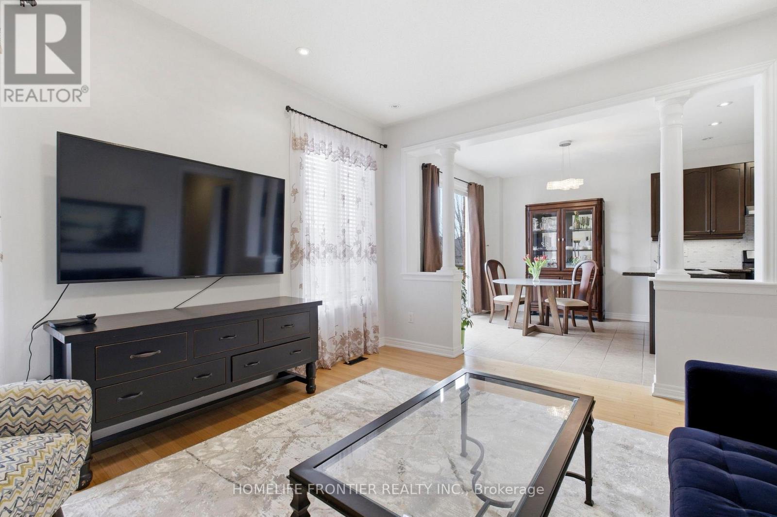 475 Kwapis Boulevard, Newmarket, Ontario  L3X 3K5 - Photo 9 - N12875088